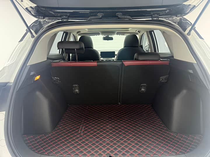 Фото 9 - Geely Coolray