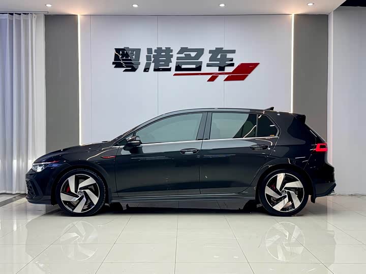 Фото 3 - Volkswagen Golf GTI