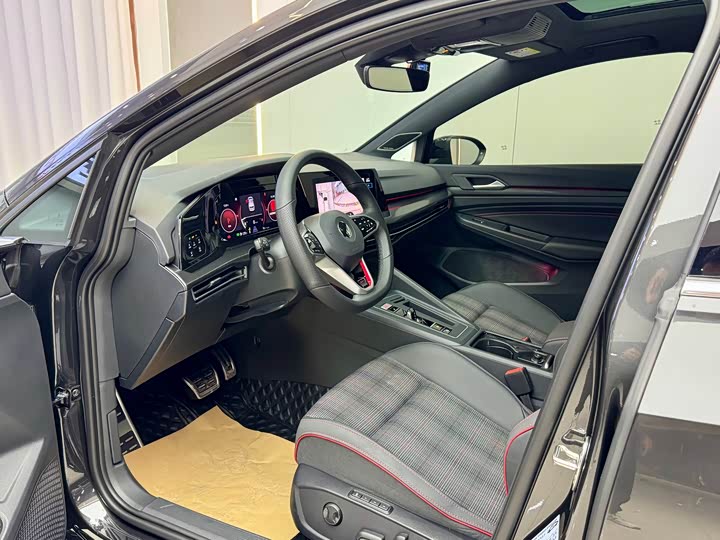 Фото 4 - Volkswagen Golf GTI