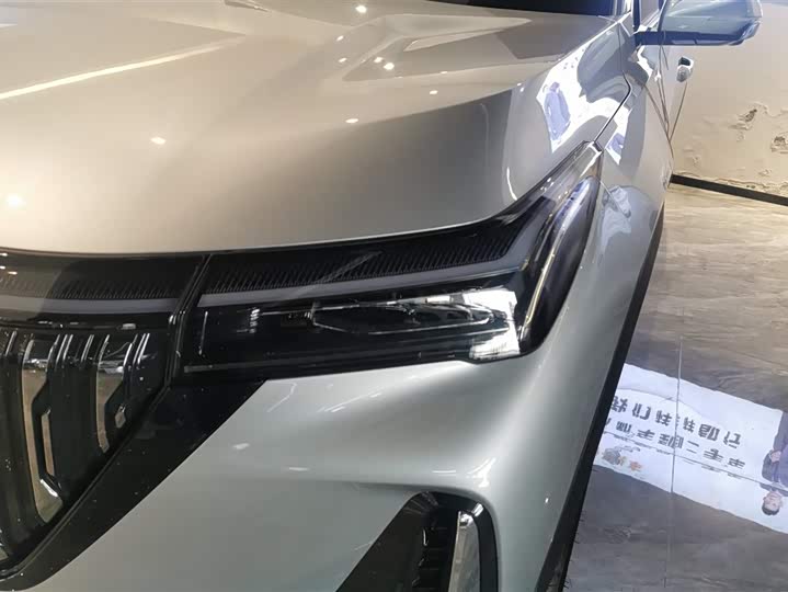 Фото 5 - Geely Atlas L