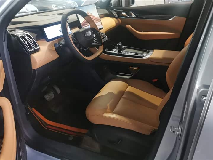 Фото 9 - Geely Atlas L