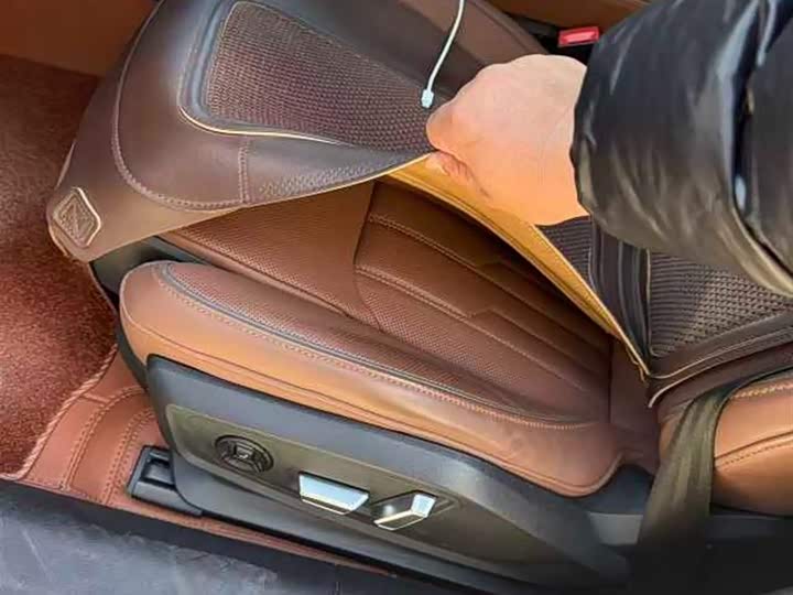 Фото 4 - Audi A6L