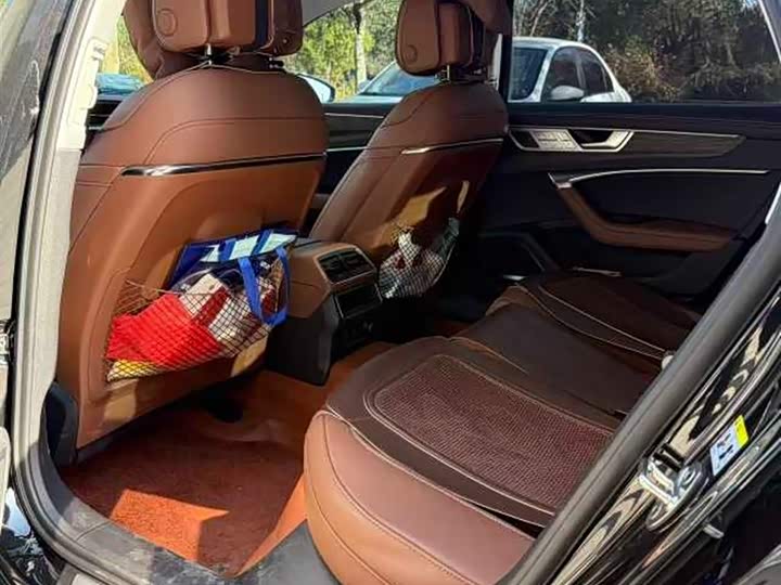 Фото 5 - Audi A6L