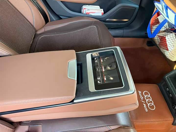 Фото 6 - Audi A6L