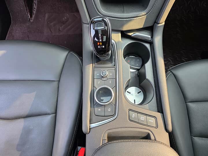 Photo 7 - Cadillac XT6