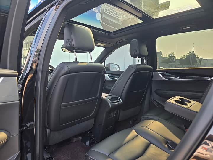 Photo 9 - Cadillac XT6