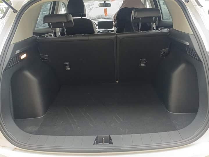 Фото 4 - Geely Coolray