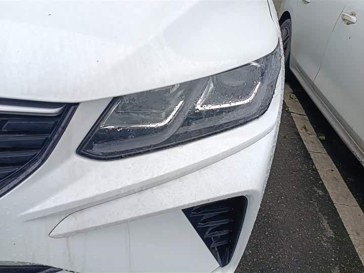 Фото 5 - Geely Coolray