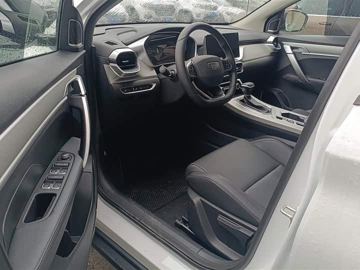 Фото 9 - Geely Coolray