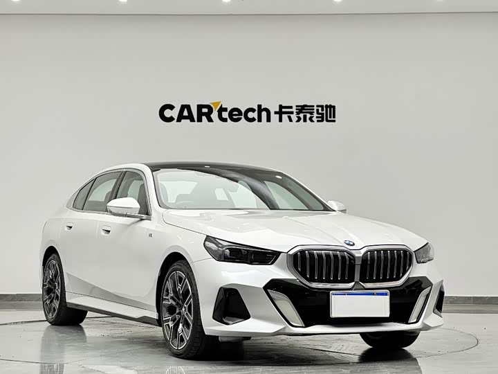 Фото 3 - BMW 5 Series