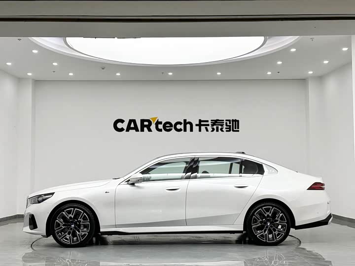 Фото 5 - BMW 5 Series