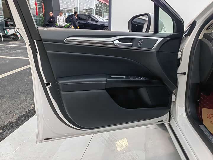 Фото 7 - Ford Mondeo