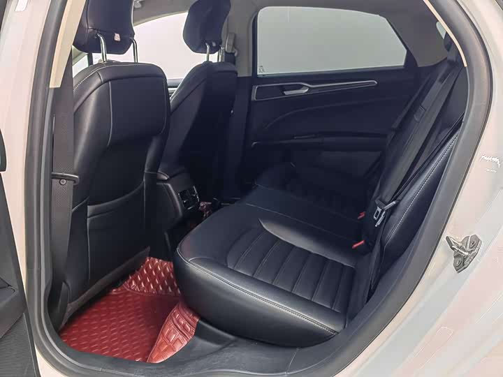 Фото 8 - Ford Mondeo