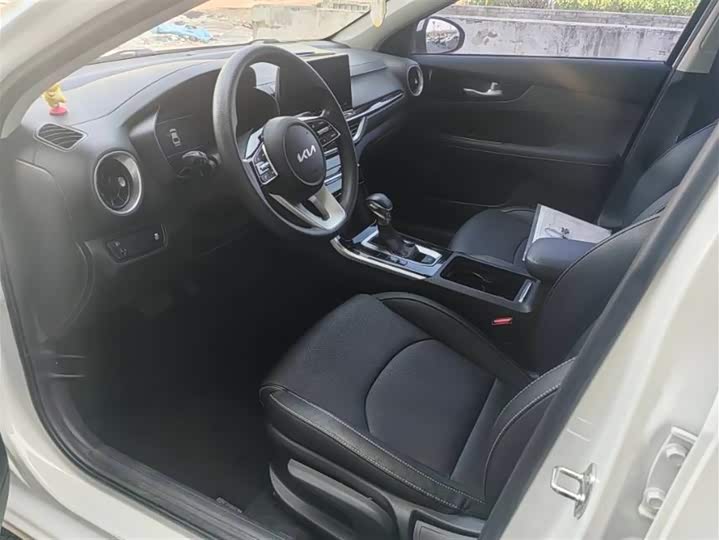 Photo 7 - Kia K3