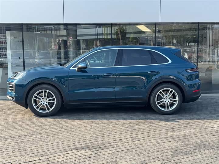 Photo 2 - Porsche Cayenne