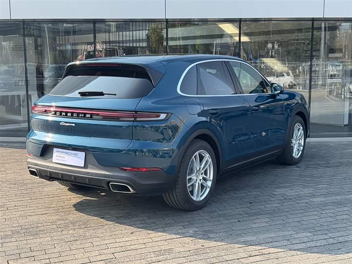 Photo 3 - Porsche Cayenne