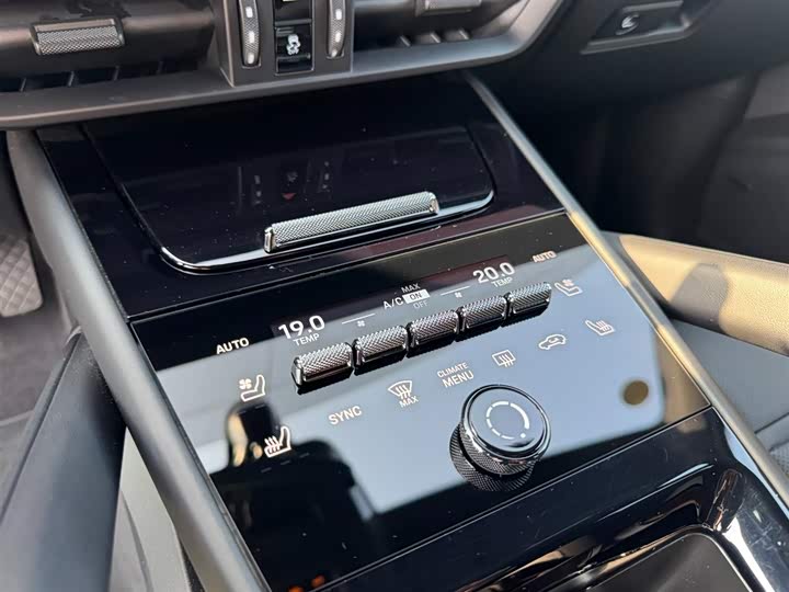 Photo 8 - Porsche Cayenne