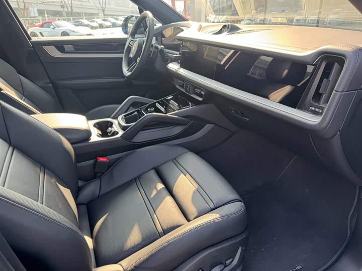 Photo 9 - Porsche Cayenne