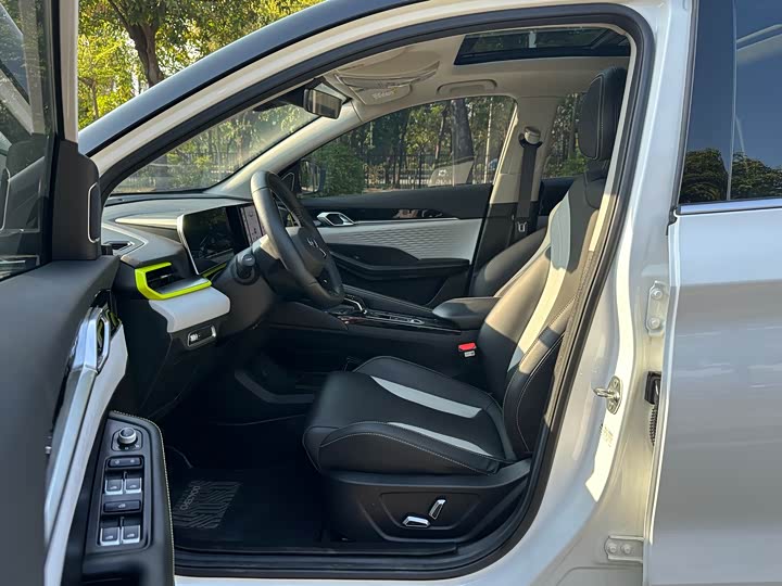 Фото 6 - Geely Coolray