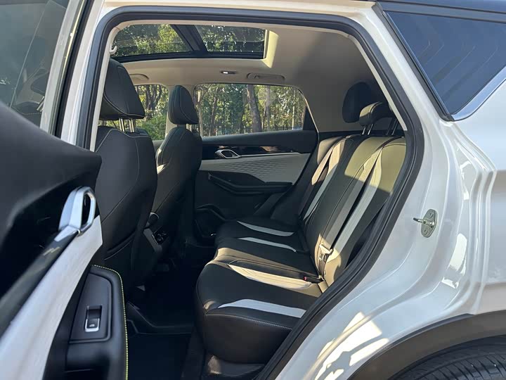 Фото 7 - Geely Coolray