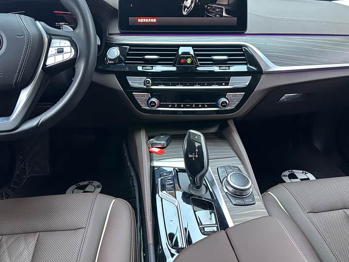 Photo 8 - BMW 5 Series