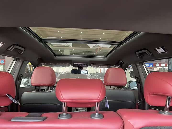 Photo 8 - Jetour X70 Plus