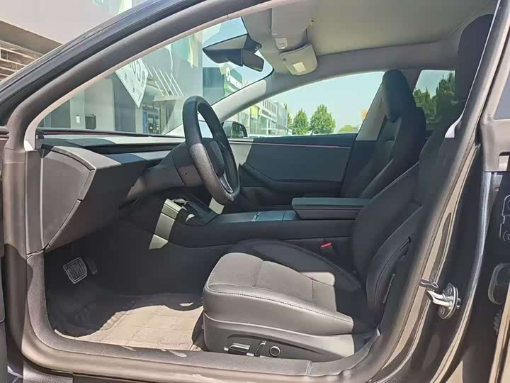 Photo 5 - Tesla Model 3