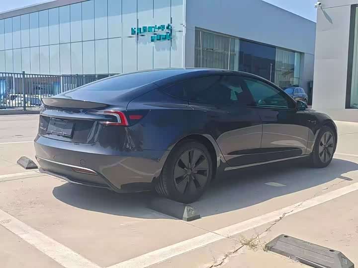 Photo 9 - Tesla Model 3