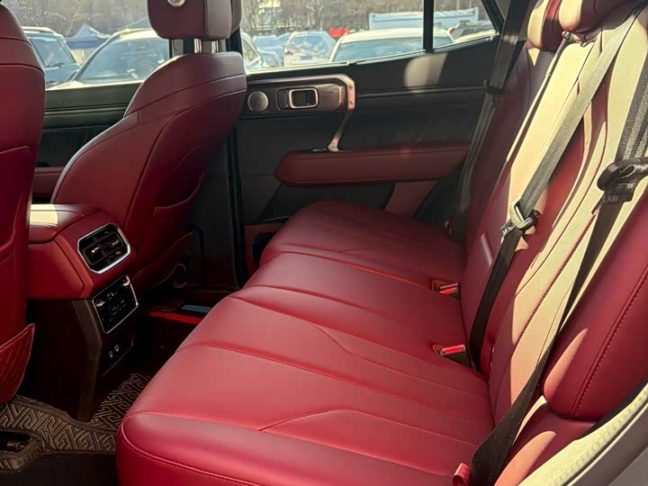 Фото 5 - Tank 400 Hybrid