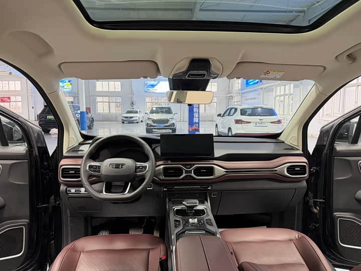 Фото 9 - Geely Okavango