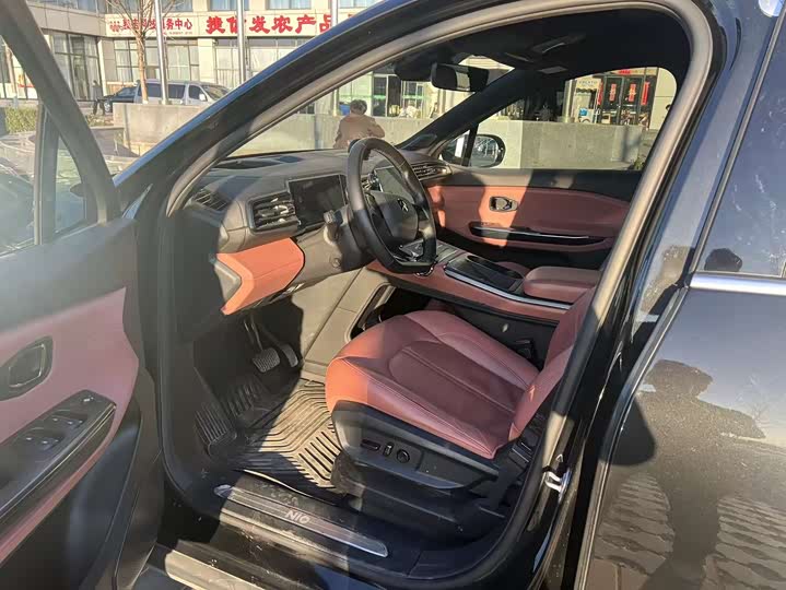 Фото 2 - Nio EC6