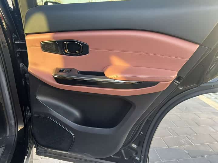 Фото 8 - Nio EC6