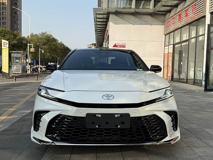 Photo 2 - Toyota Camry