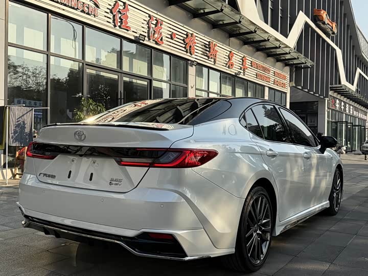 Photo 5 - Toyota Camry