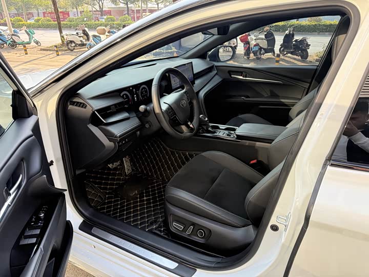 Photo 8 - Toyota Camry