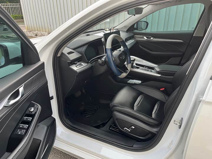 Фото 4 - Geely Preface