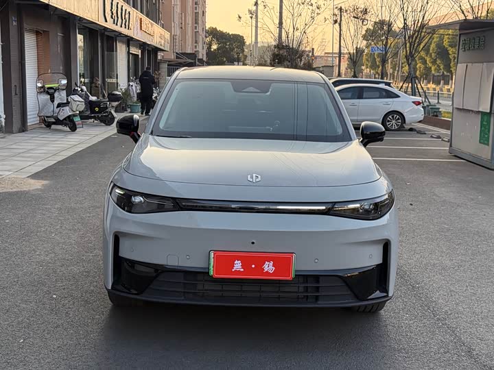 Фото 2 - Leapmotor C10