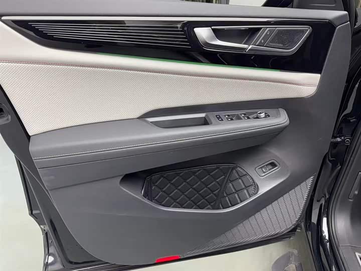 Photo 3 - Volkswagen Teramont X