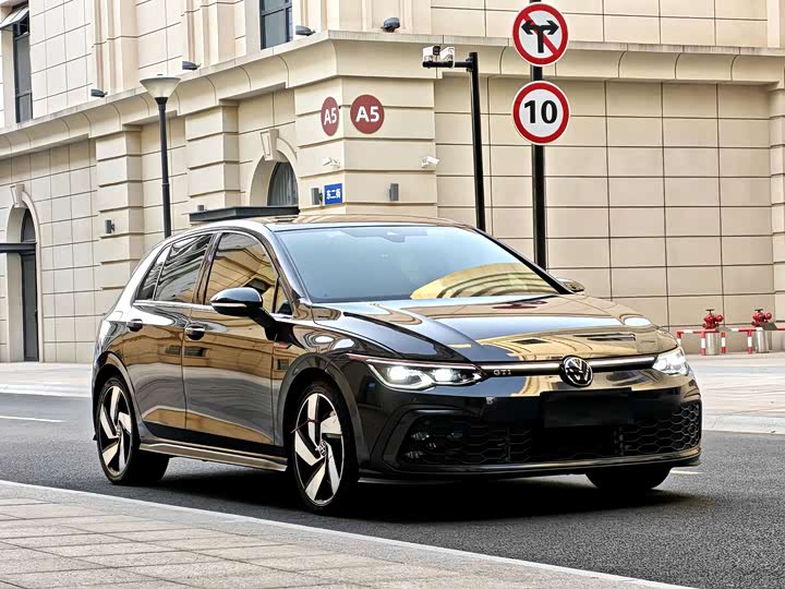Фото 3 - Volkswagen Golf GTI