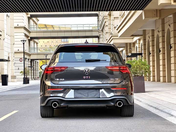 Фото 4 - Volkswagen Golf GTI