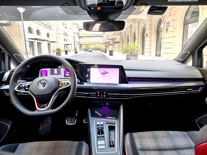 Фото 7 - Volkswagen Golf GTI