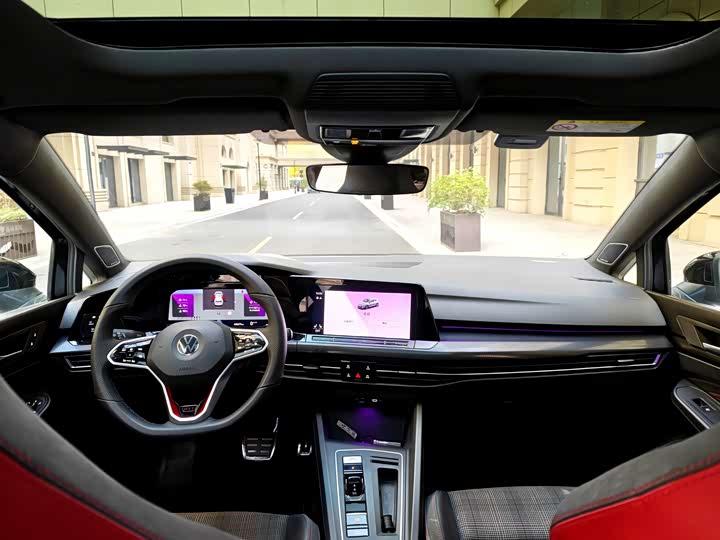 Фото 9 - Volkswagen Golf GTI