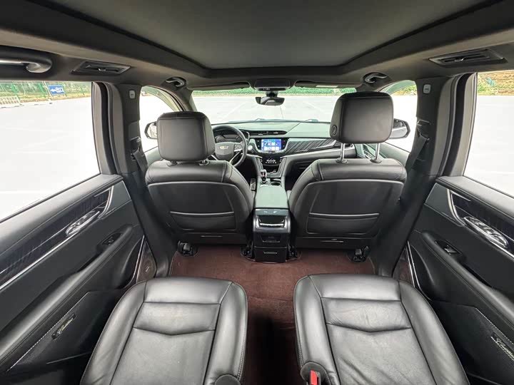 Фото 6 - Cadillac XT6