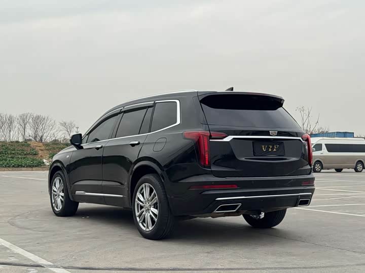 Фото 8 - Cadillac XT6