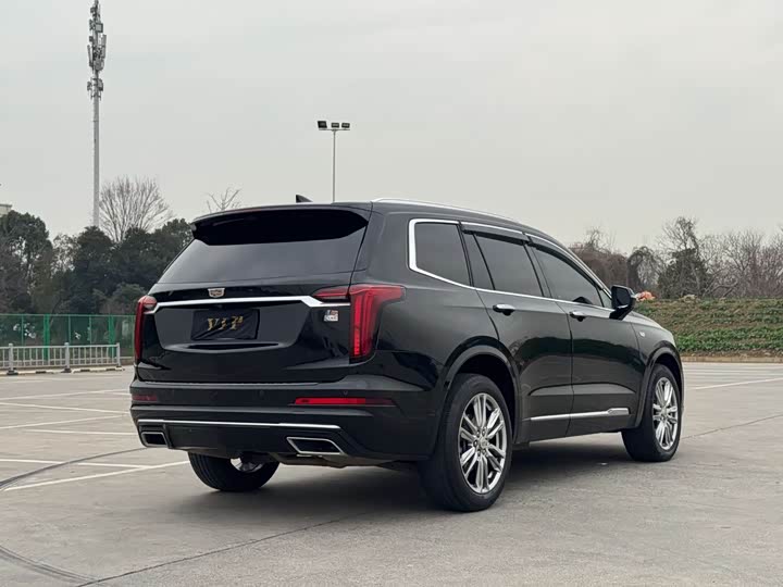 Фото 9 - Cadillac XT6