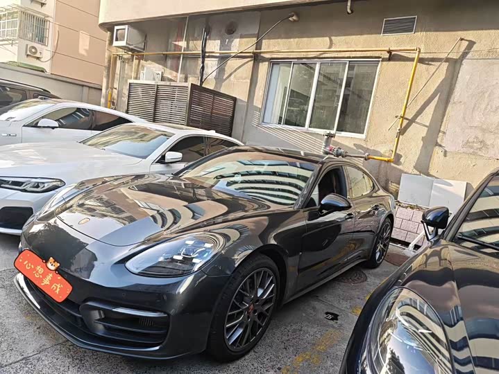 Фото 2 - Porsche Panamera