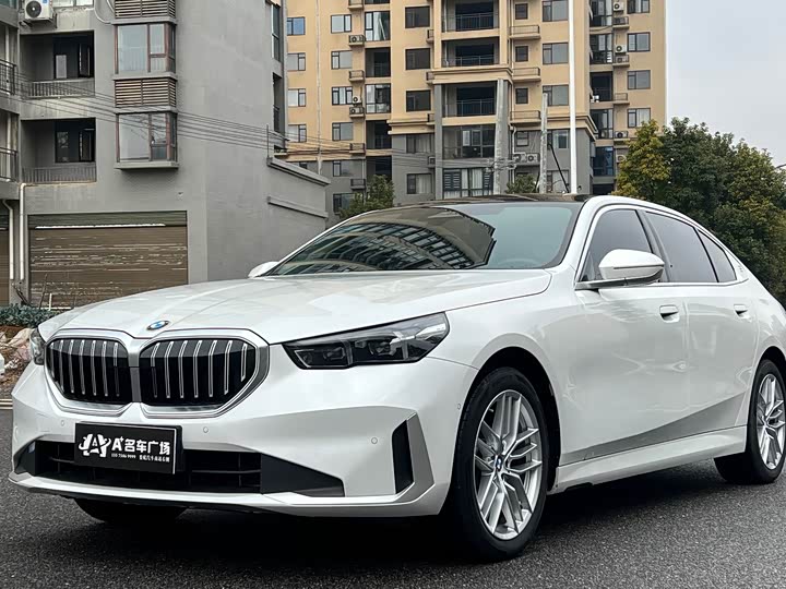 Фото 1 - BMW 5 Series