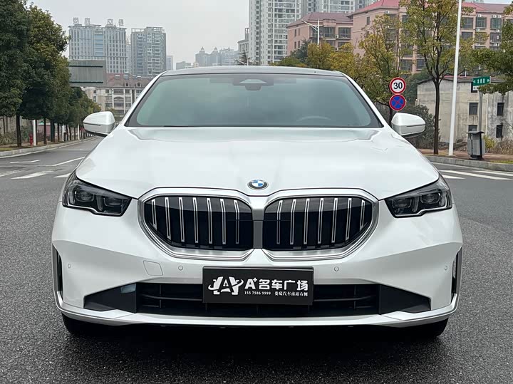 Фото 2 - BMW 5 Series