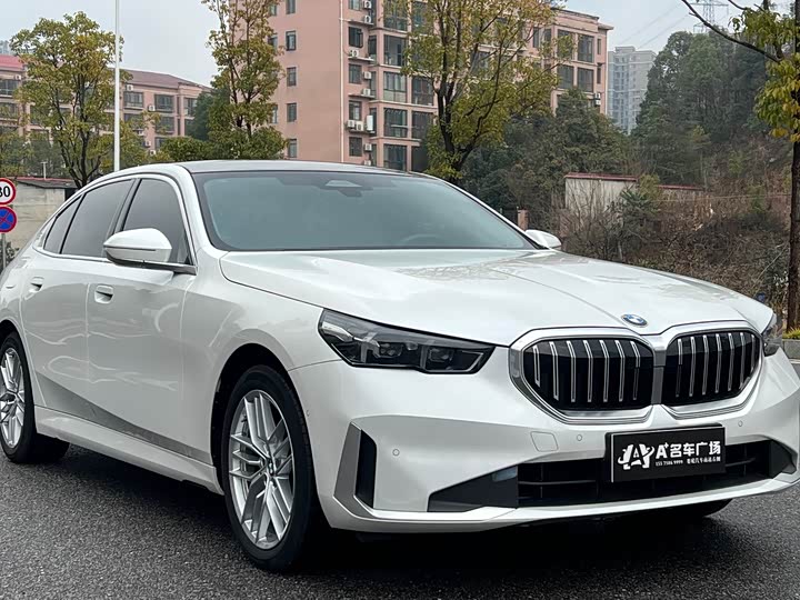 Фото 3 - BMW 5 Series