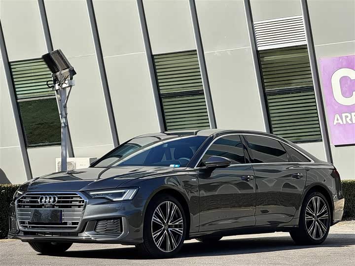 Фото 1 - Audi A6L